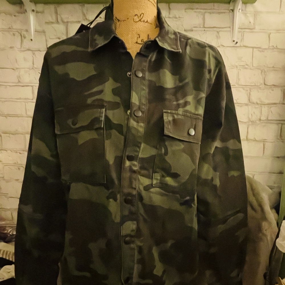 NWTs camo fashion Nova shirt sz small